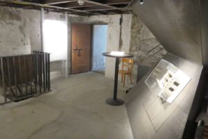 89DF5D40-397B-4AF8-BA7D-A200EEF1856C_1_105_c